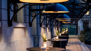 HEATSAIL DOME Midnight terrassevarmer i moderne uteområde